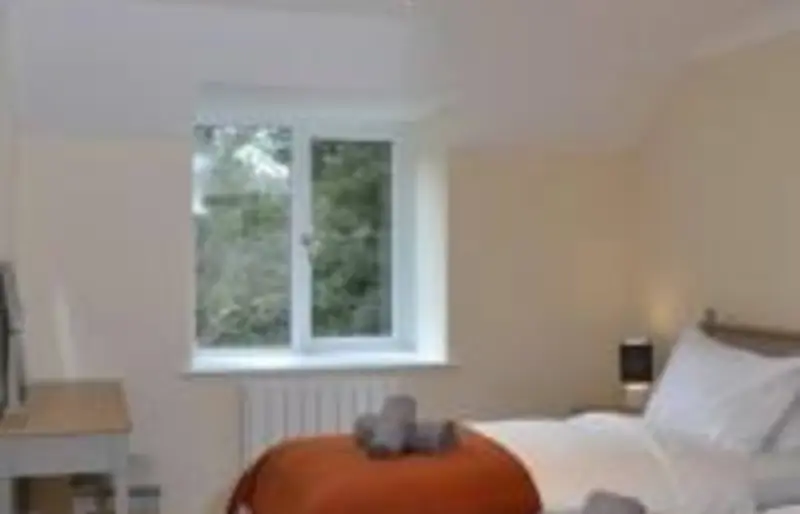 Bedroom with a window onto the garden